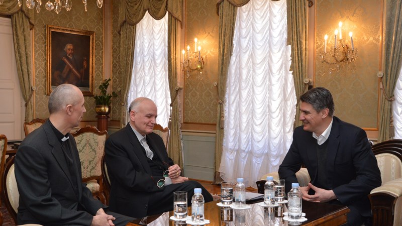 Predsjednik Vlade Milanović razgovarao s apostolskim nuncijem nadbiskupom Alessandrom D'Erricom